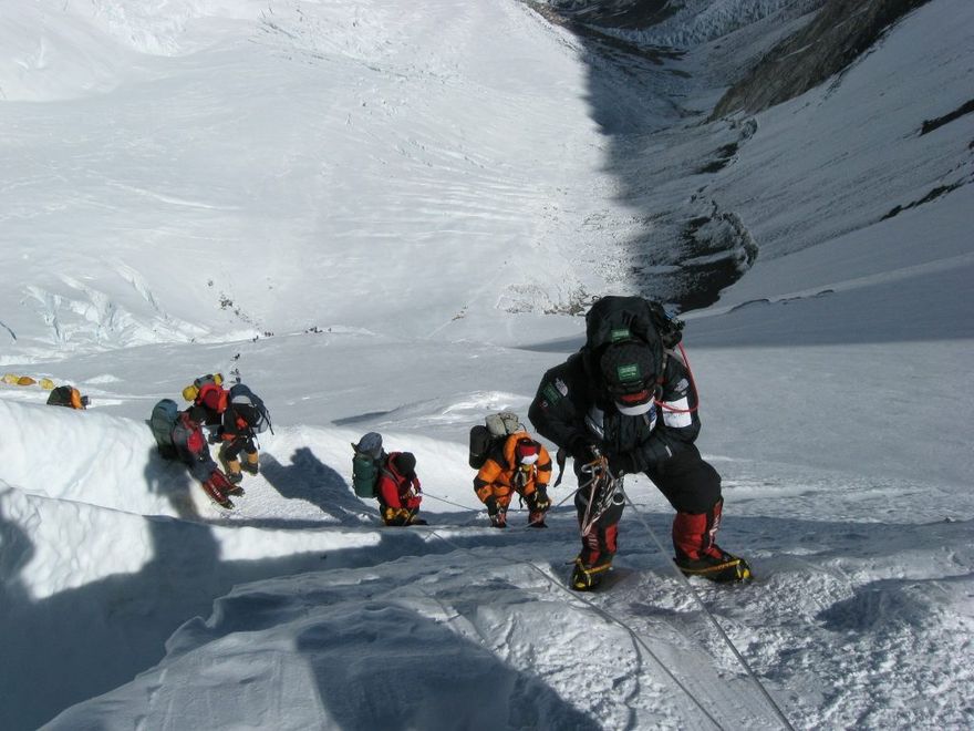A team of Mountaineers ascending to Mount Everest. Photograph used under CC0 license.